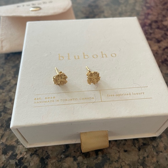 Jewelry - Jilly box earrings